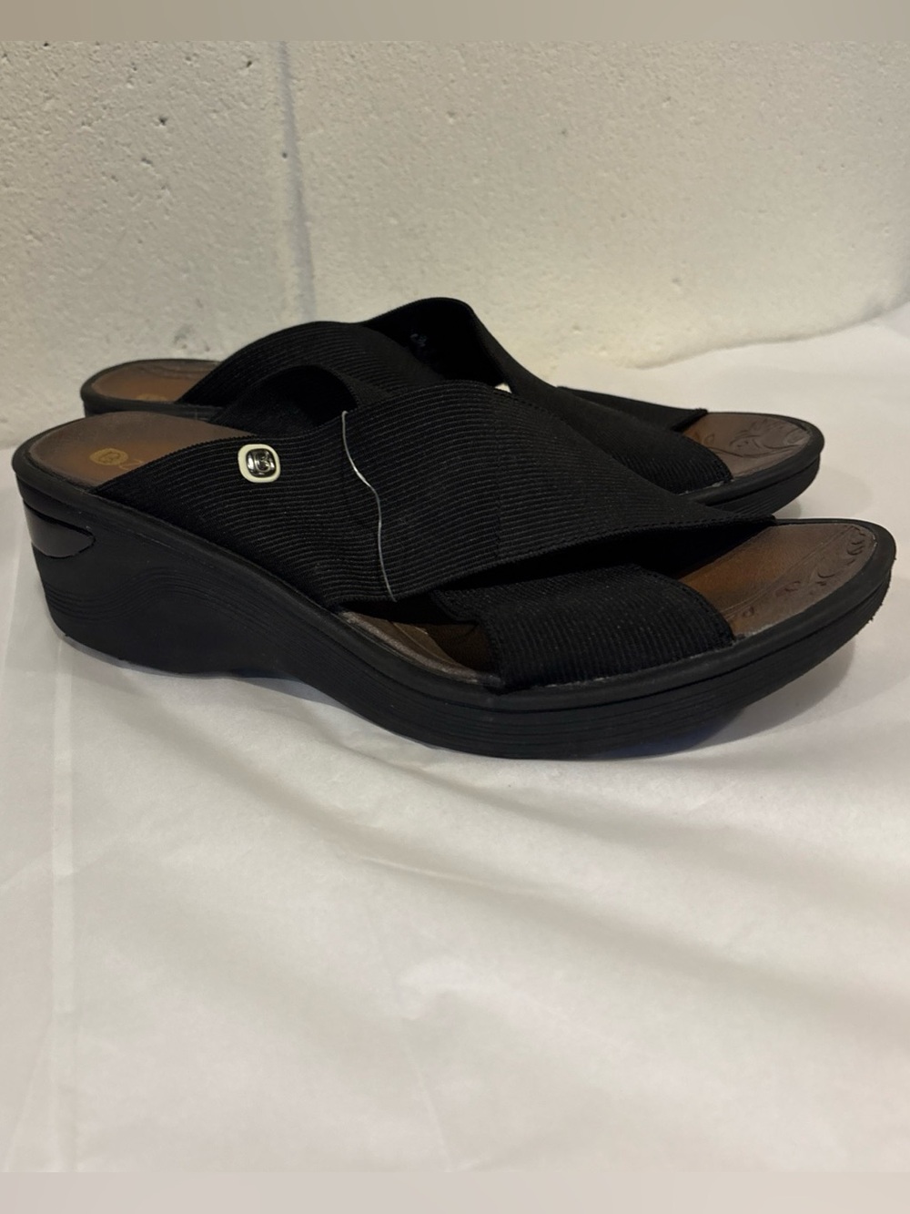 Bzees Desire women’s sandal wedge black slip
ons size 8.5